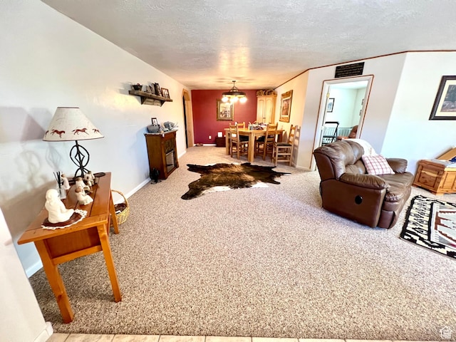 1942 N Sevier Valley Canal Rd, Richfield, UT 84701 - living room featuring a textured ceiling, visible vents, baseboards, and carpet