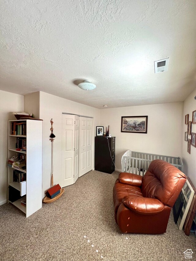 1942 N Sevier Valley Canal Rd, Richfield, UT 84701 - living area with a textured ceiling, carpet flooring, and visible vents