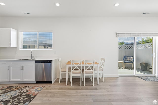 kitchen featuring visible vents, a sink, dishwasher, and a wealth of natural light