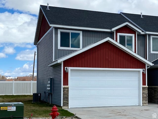view of front facade featuring a garage