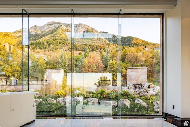 3809 E Thousand Oaks Cir, Salt Lake City, UT 84124 - doorway featuring a mountain view