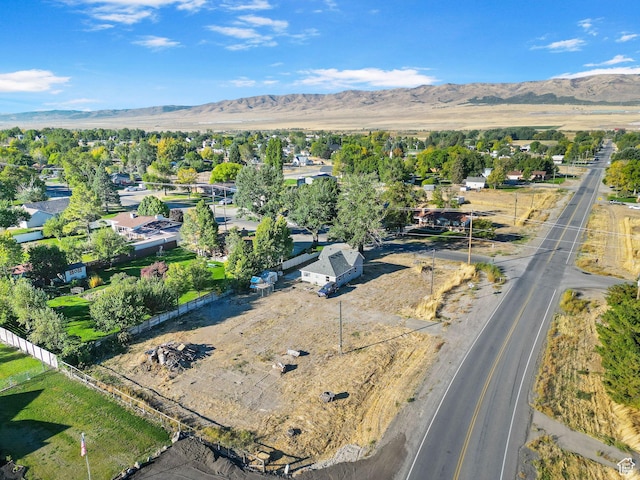 birds eye view of property featuring a mountain view