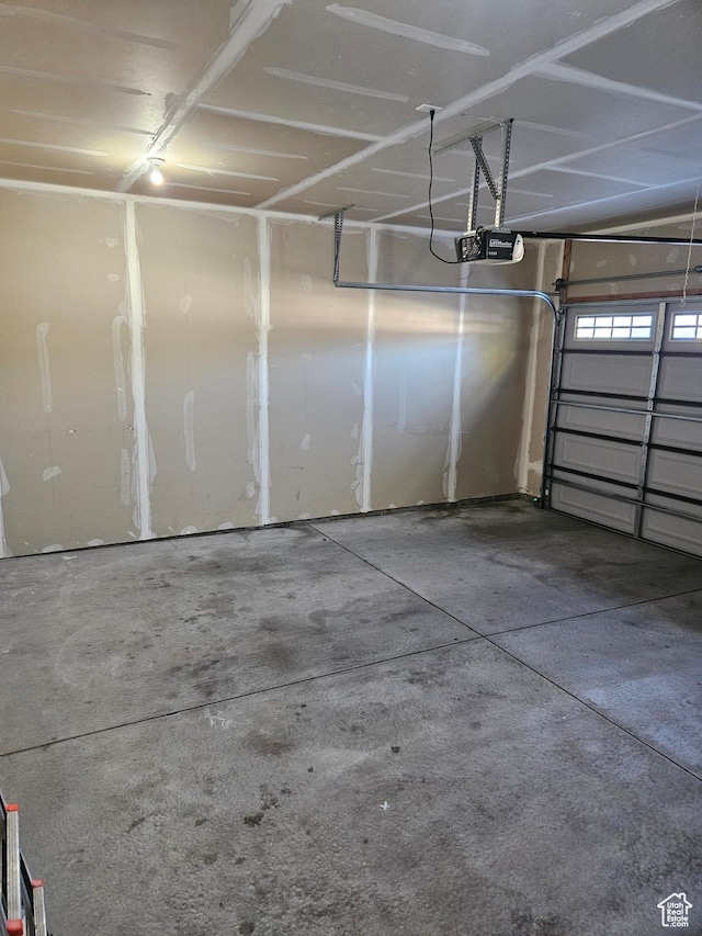 772 S 150 E, Smithfield, UT 84335 - garage with a garage door opener