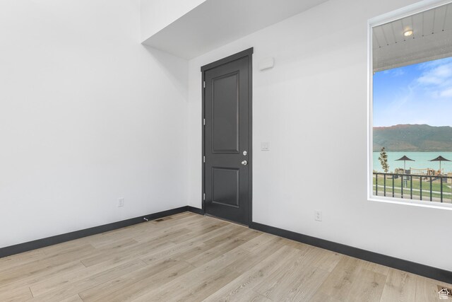 2867 S Greenhead Dr, Saratoga Springs, UT 84045 - unfurnished room with light wood-style flooring, a mountain view, and baseboards