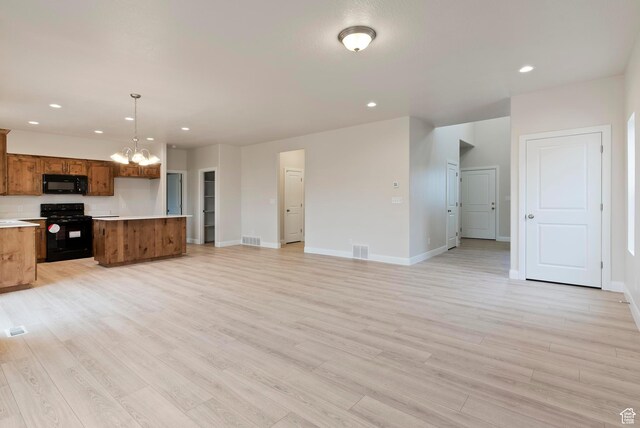 1696 S Windsong Dr Unit 362, Santaquin, UT 84655 - kitchen with a chandelier, light hardwood / wood-style floors, a kitchen island, black appliances, and decorative light fixtures