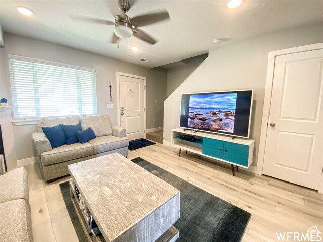 942 N Newberg Dr Unit 2, Garden City, UT 84028 - living room with light wood-type flooring, a ceiling fan, baseboards, and recessed lighting