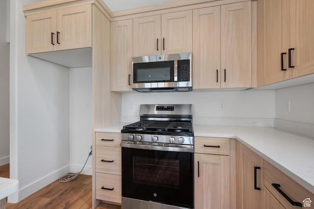 292 500 N, Santaquin, UT 84655 - kitchen featuring stainless steel appliances, light countertops, and light brown cabinetry