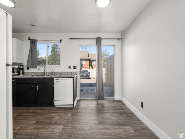 435 E 790 S Unit 8, Pleasant Grove, UT 84062 - kitchen with a sink, white appliances, baseboards, dark wood-style flooring, and visible vents