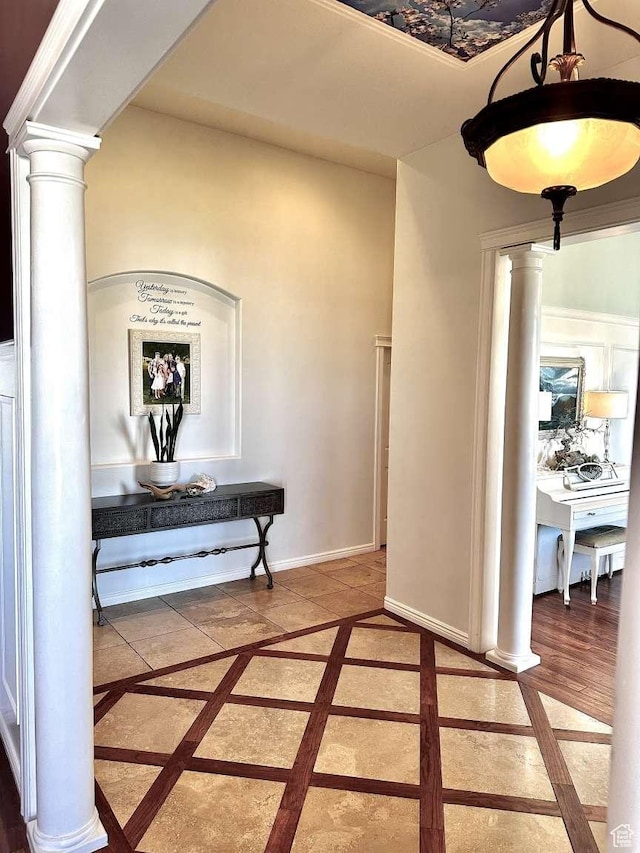 1350 E 600 S, Richfield, UT 84701 - corridor featuring decorative columns and baseboards
