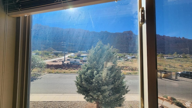2511 Redcliff Rd Unit 1-E, Moab, UT 84532 - interior details with a mountain view