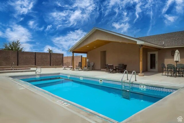 3448 Tierra Del Sol Dr, Moab, UT 84532 - community pool with a patio and fence