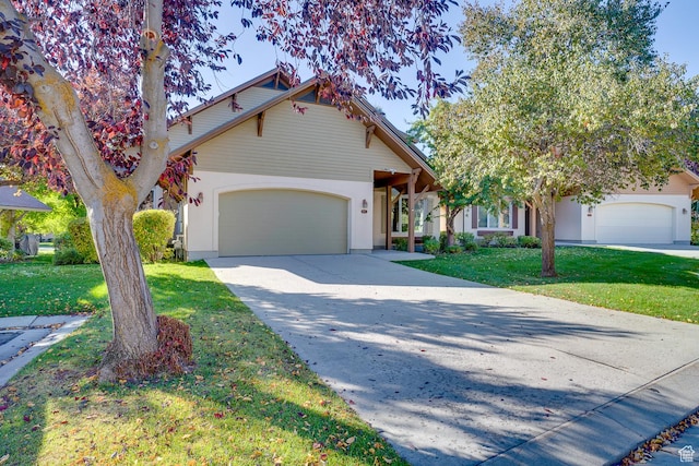 view of front facade featuring a garage, driveway, and a front yard