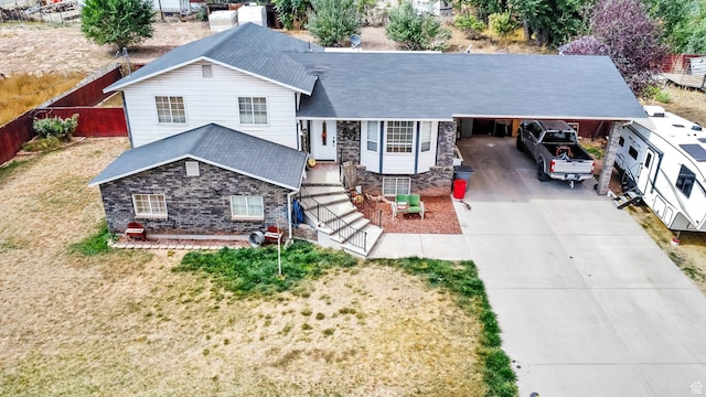 245 N 700 E, Richfield, UT 84701 - tri-level home with roof with shingles, driveway, an attached carport, a front yard, and fence