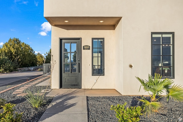view of exterior entry featuring stucco siding