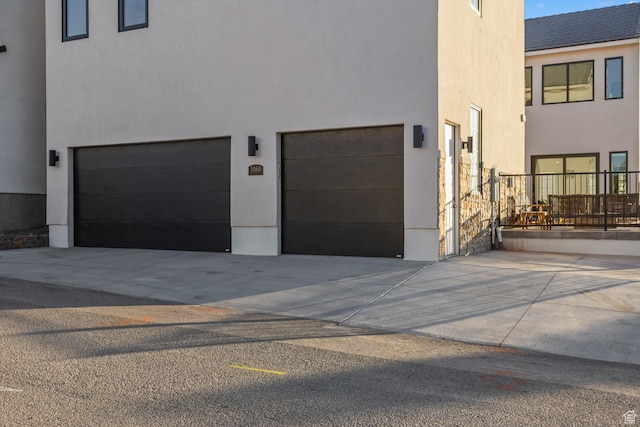 exterior space featuring driveway