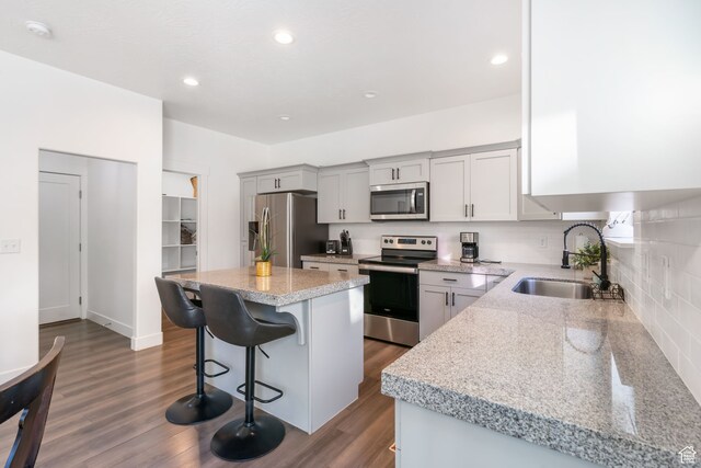 7152 N Brook Rdg, Eagle Mountain, UT 84005 - kitchen with sink, appliances with stainless steel finishes, dark hardwood / wood-style floors, and a kitchen island