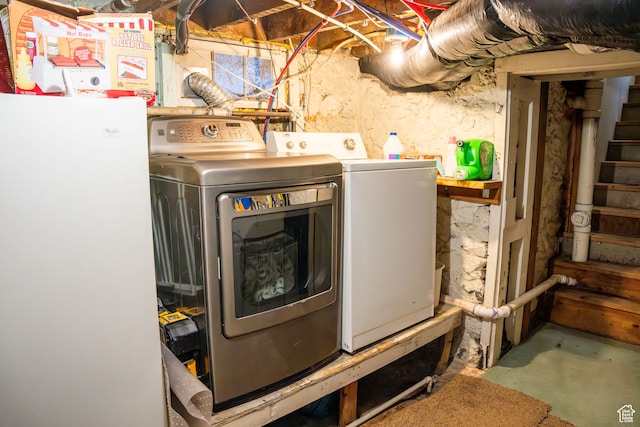 clothes washing area with laundry area and independent washer and dryer