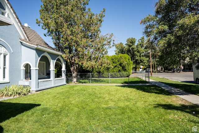 view of yard featuring fence