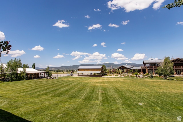 view of yard with a mountain view