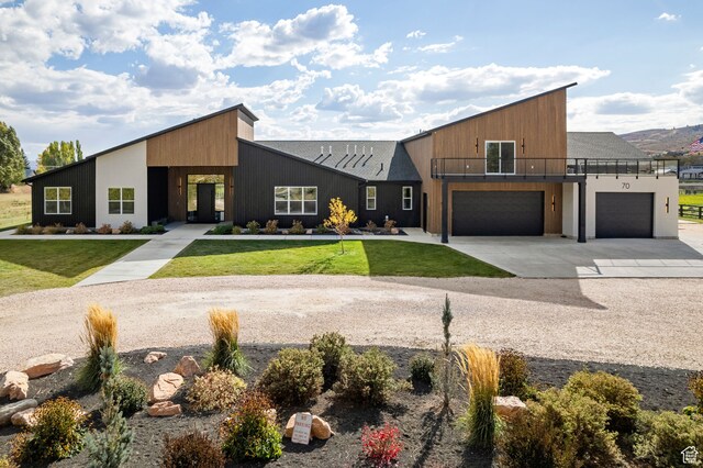 70 W 350 S, Garden City, UT 84028 - contemporary home with a front yard and a garage