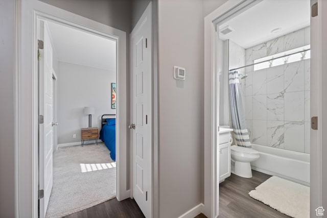 974 N Pleasant Valley Ln, Washington, UT 84780 - full bath with toilet, visible vents, baseboards, shower / bath combo with shower curtain, and wood finished floors