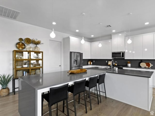3193 S Hideaway Pl, Hurricane, UT 84737 - kitchen featuring visible vents, appliances with stainless steel finishes, modern cabinets, and dark countertops