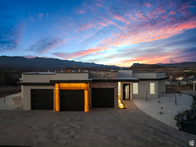 view of front of house featuring a mountain view