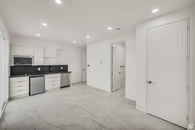 734 S 1220 W, Hurricane, UT 84737 - kitchen featuring recessed lighting, appliances with stainless steel finishes, visible vents, and modern cabinets