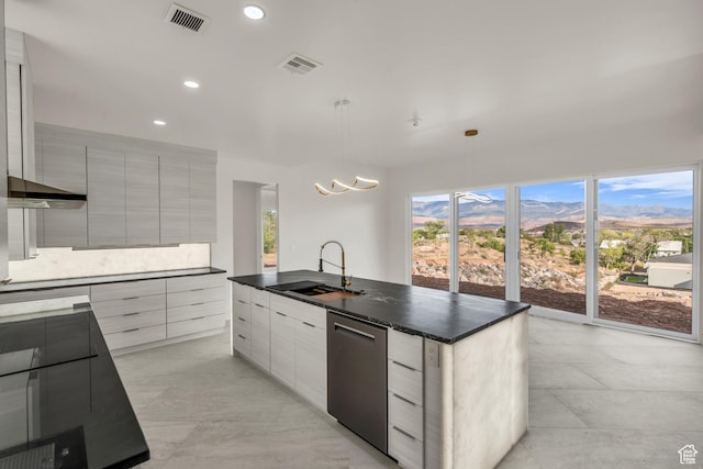 734 S 1220 W, Hurricane, UT 84737 - kitchen featuring visible vents, modern cabinets, dishwasher, a sink, and a wealth of natural light