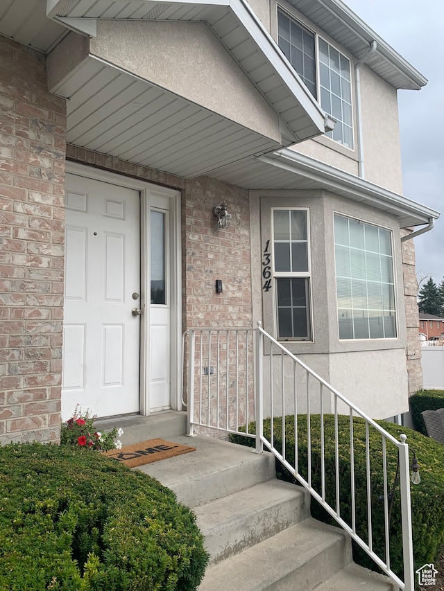 property entrance with covered porch