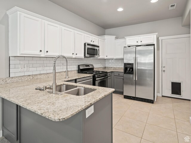 1138 N Shepard Creek Pkwy W Unit 2, Farmington, UT 84025 - kitchen with stainless steel appliances, a sink, a peninsula, recessed lighting, and decorative backsplash
