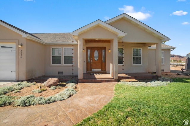 view of front of home with roof with shingles, a front lawn, a garage, and stucco siding
