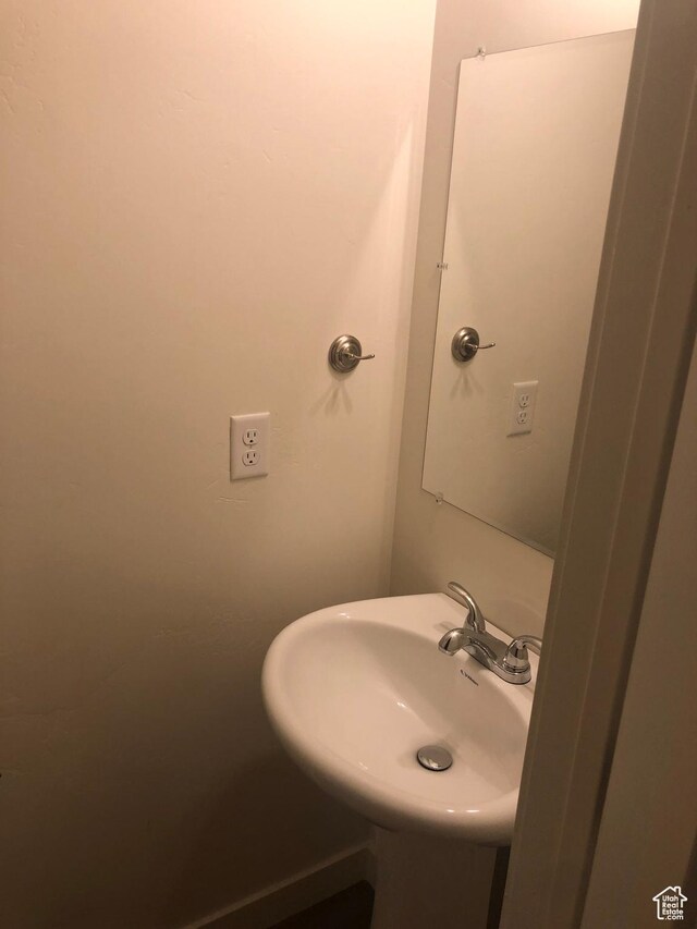 643 N 30 E, Vineyard, UT 84058 - bathroom featuring a sink