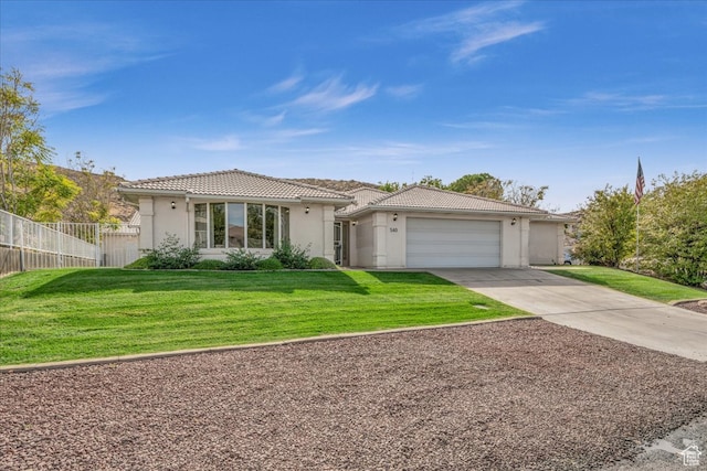 view of front of property featuring a front yard and a garage