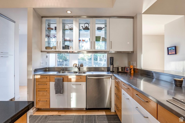 671 N Freeze Creek Cir, Emigration Canyon, UT 84108 - kitchen featuring stainless steel counters, dishwasher, a sink, and modern cabinets