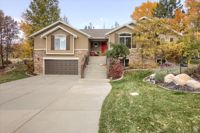 view of front of home featuring a front yard and a garage