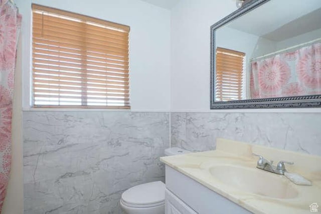 full bathroom with vanity, toilet, and a shower with shower curtain