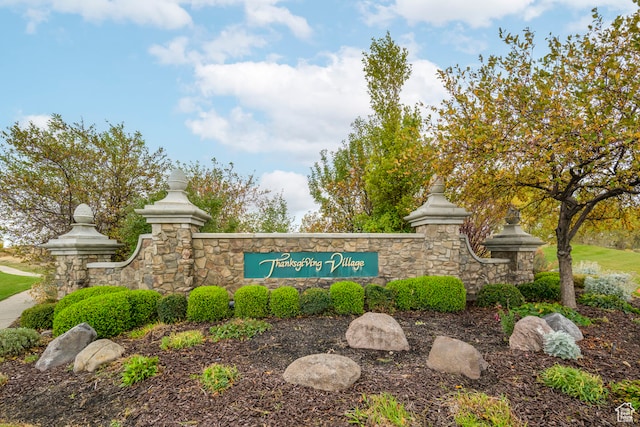 view of community / neighborhood sign