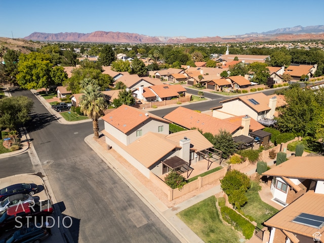birds eye view of property featuring a mountain view