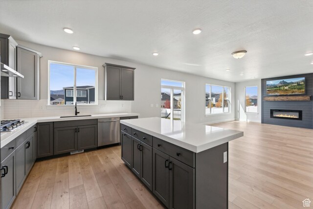 1358 S 1140 E, Heber City, UT 84032 - kitchen with stainless steel appliances, a sink, plenty of natural light, backsplash, and recessed lighting