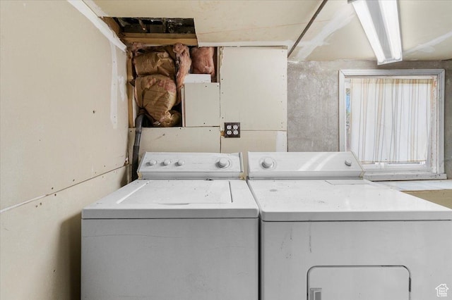 114 E Main St, Moroni, UT 84646 - washroom featuring washer and dryer