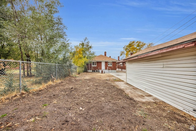 view of yard featuring a patio