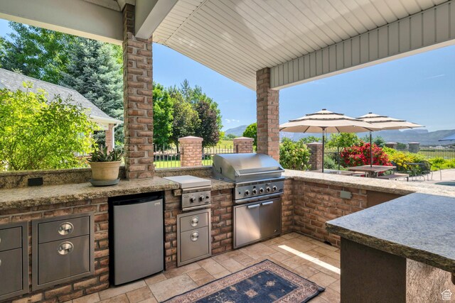301 S Rachel Ln, New Harmony, UT 84757 - view of patio featuring an outdoor kitchen and area for grilling