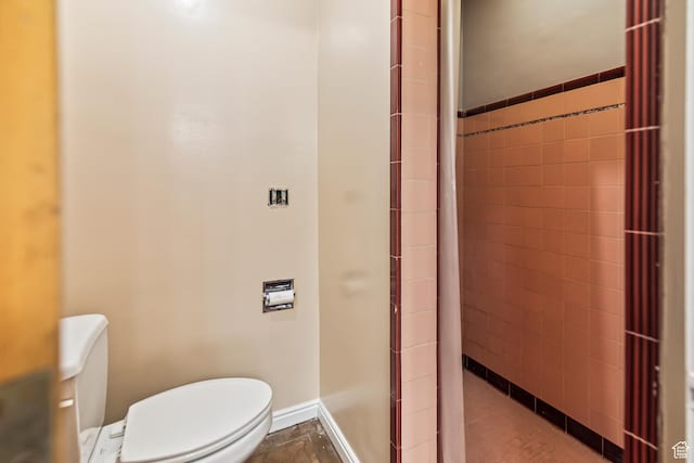 455 N 500 W, Richfield, UT 84701 - full bath with toilet, baseboards, and tiled shower