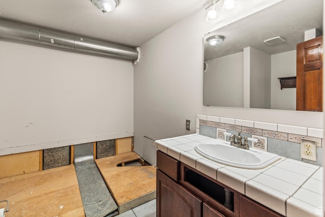 455 N 500 W, Richfield, UT 84701 - bathroom featuring backsplash and vanity