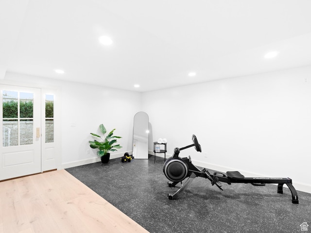 exercise area featuring recessed lighting and baseboards