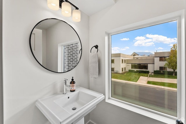 bathroom featuring a sink