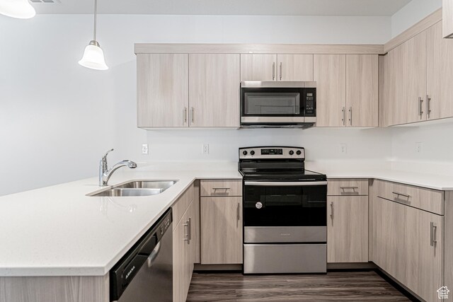 4719 W Neill Ln Unit Nn203, Riverton, UT 84096 - kitchen featuring dark wood-style flooring, stainless steel appliances, light brown cabinetry, a sink, and a peninsula