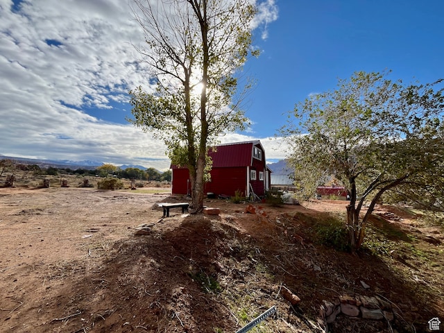 view of yard featuring a rural view