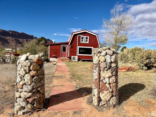 2060 Solar Terrace Dr, Moab, UT 84532 - view of front of property featuring a gambrel roof